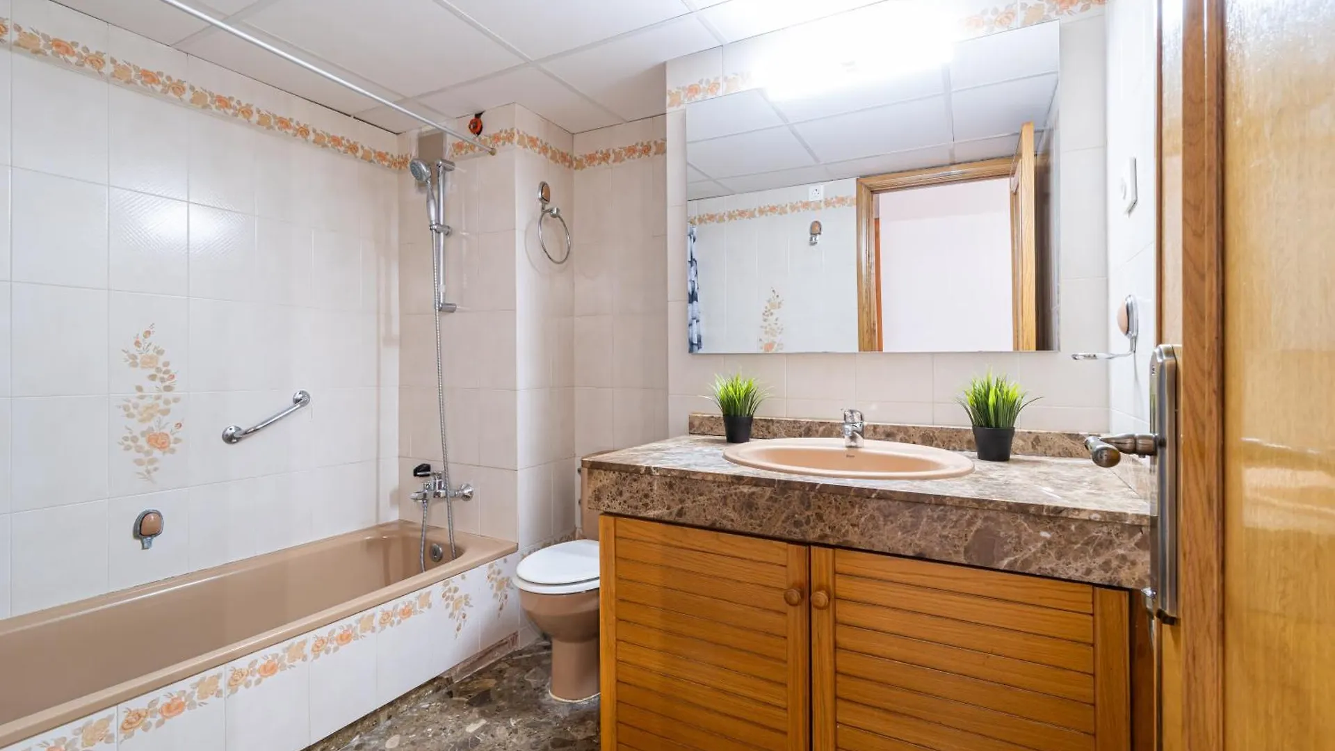 Apartment Turistmar - Amplio Apartamento En Salou Con Piscina, A 2 Minutos De La Playa Spain
